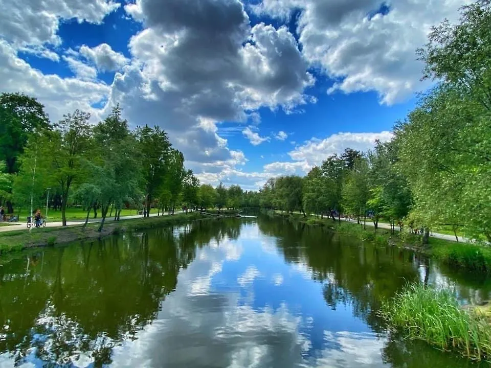 Luxury Apartment On Park Lakes Kiev Ukraine